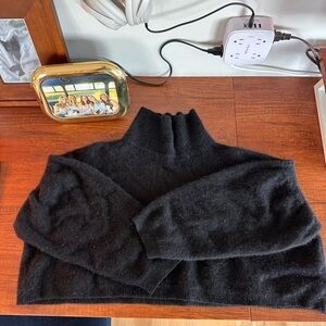 100% cashmere turtleneck sweater